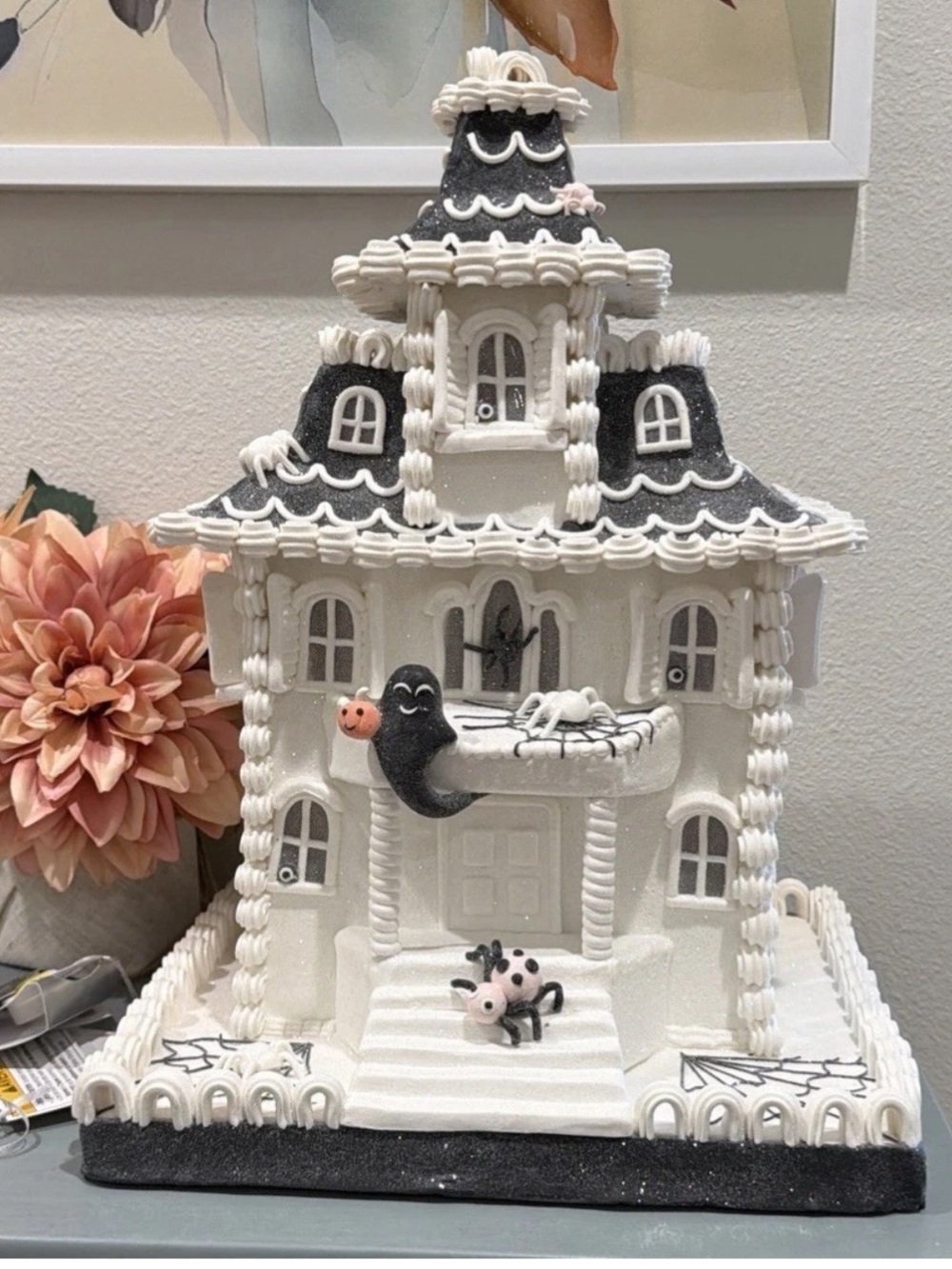 Bella Lux Halloween Haunted
Gingerbread House Light Up White
Black Ghost Spider